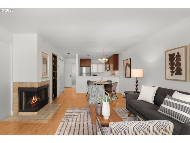 5150 S LANDING Dr 109B2, Portland, OR 97239