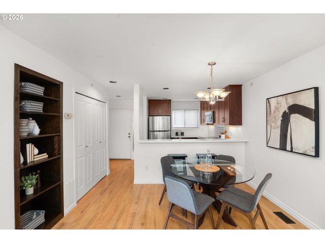 5150 S LANDING Dr 109B2, Portland, OR 97239