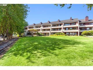 5150 S LANDING Dr 109B2, Portland, OR 97239