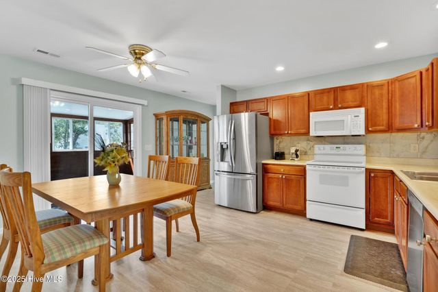 448 Edgewood Road, Southport, NC 28461