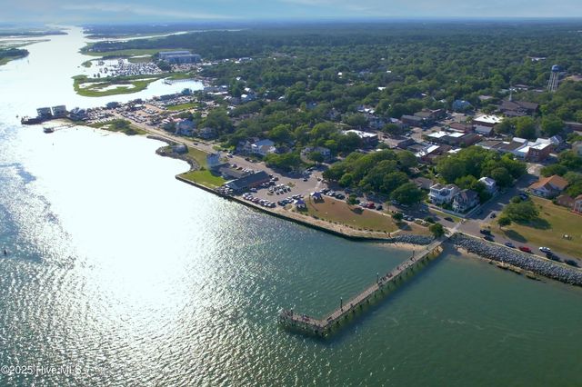 448 Edgewood Road, Southport, NC 28461