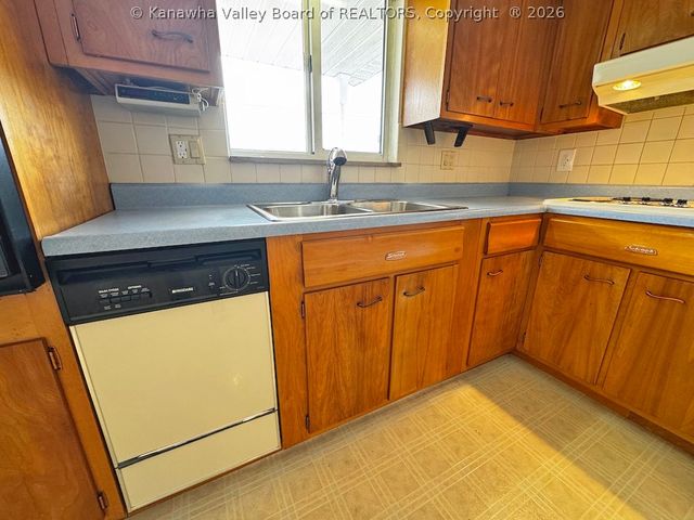 919 9th Street, Nitro, WV 25143