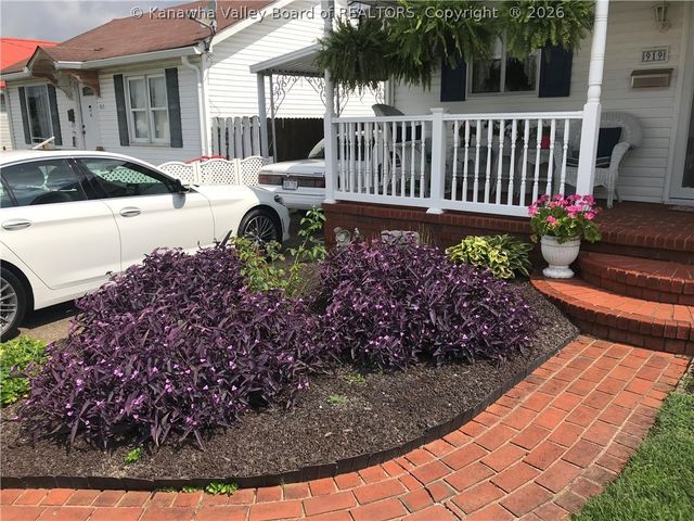 919 9th Street, Nitro, WV 25143