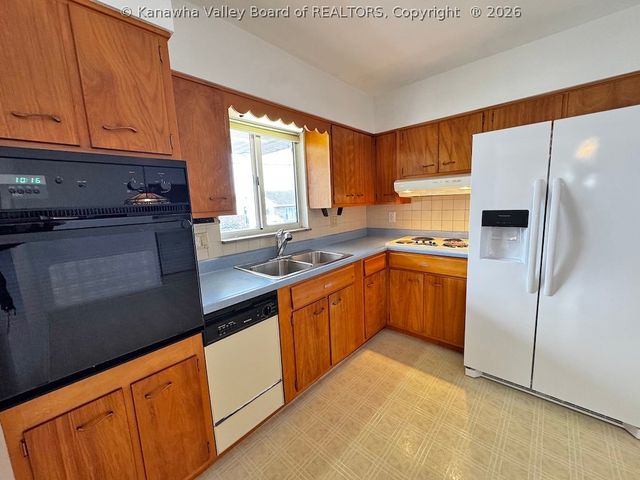 919 9th Street, Nitro, WV 25143