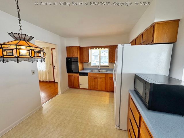 919 9th Street, Nitro, WV 25143