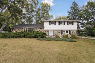 2504 Dartmouth Drive, Janesville, WI 53548
