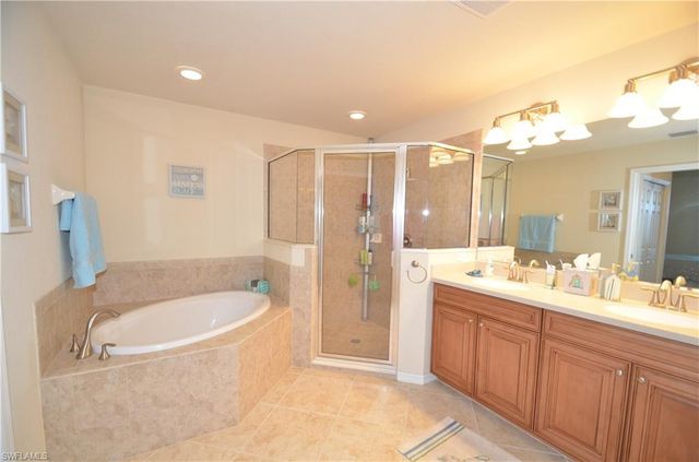 10572 Smokehouse Bay DR 101, Naples, FL 34120