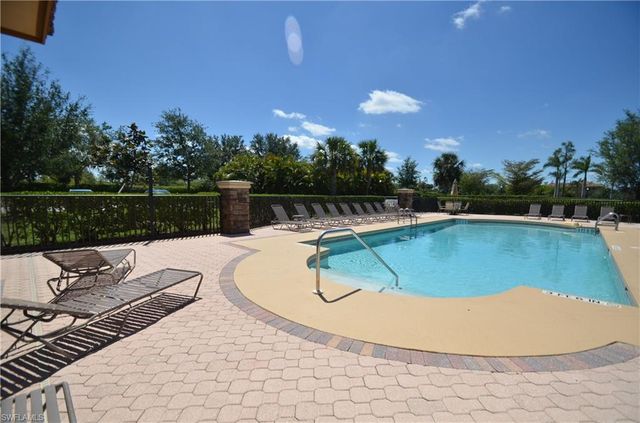 10572 Smokehouse Bay DR 101, Naples, FL 34120