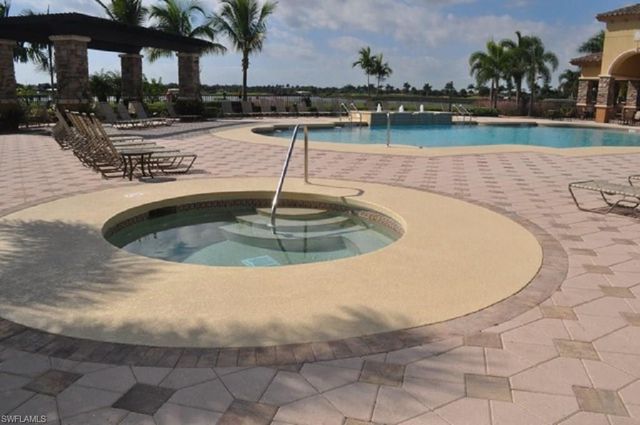 10572 Smokehouse Bay DR 101, Naples, FL 34120