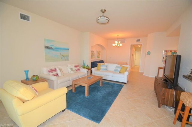 10572 Smokehouse Bay DR 101, Naples, FL 34120
