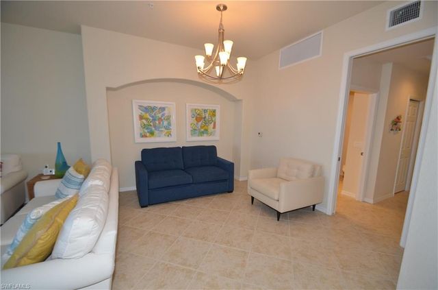 10572 Smokehouse Bay DR 101, Naples, FL 34120