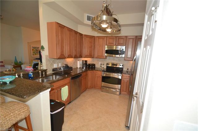 10572 Smokehouse Bay DR 101, Naples, FL 34120