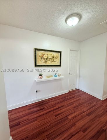 4085 W 8th Ct 82, Hialeah, FL 33012