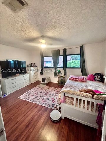 4085 W 8th Ct 82, Hialeah, FL 33012