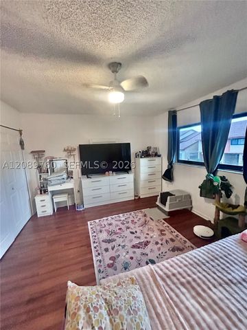4085 W 8th Ct 82, Hialeah, FL 33012