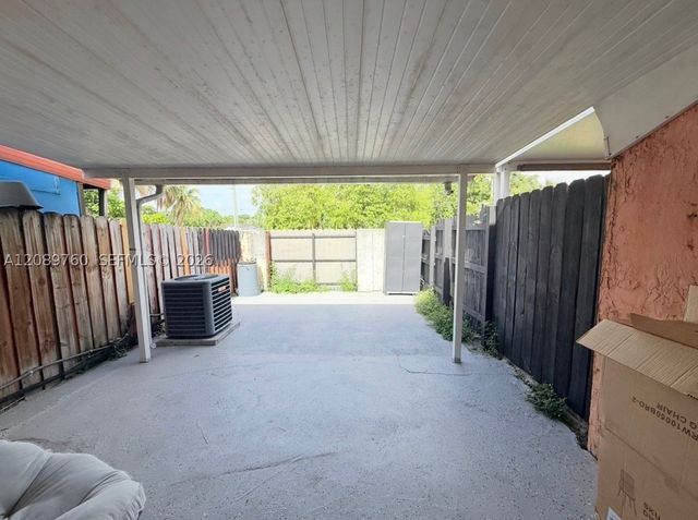 4085 W 8th Ct 82, Hialeah, FL 33012