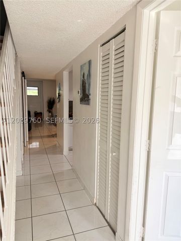 4085 W 8th Ct 82, Hialeah, FL 33012