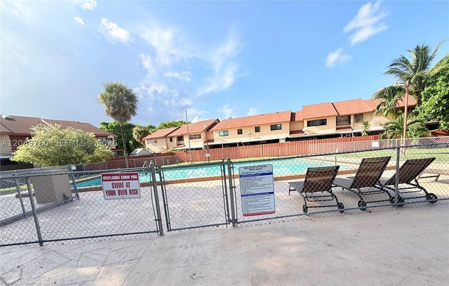 4085 W 8th Ct 82, Hialeah, FL 33012