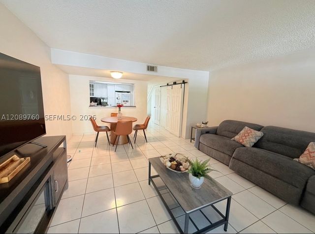 4085 W 8th Ct 82, Hialeah, FL 33012