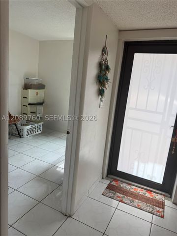 4085 W 8th Ct 82, Hialeah, FL 33012
