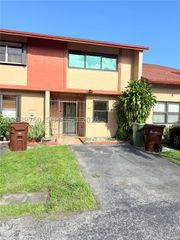 4085 W 8th Ct 82, Hialeah, FL 33012
