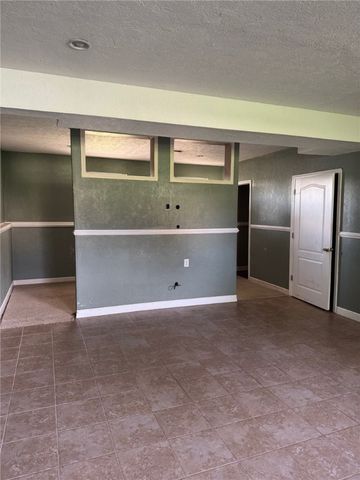 713 Gardner Stop Rd, Shenango Twp, PA 16101