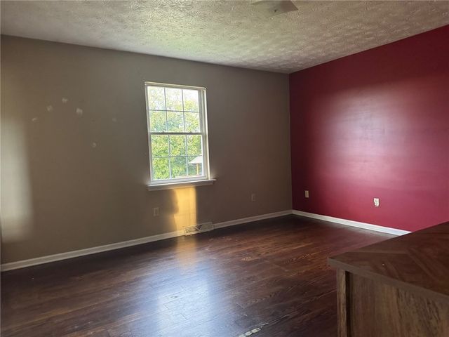 713 Gardner Stop Rd, Shenango Twp, PA 16101