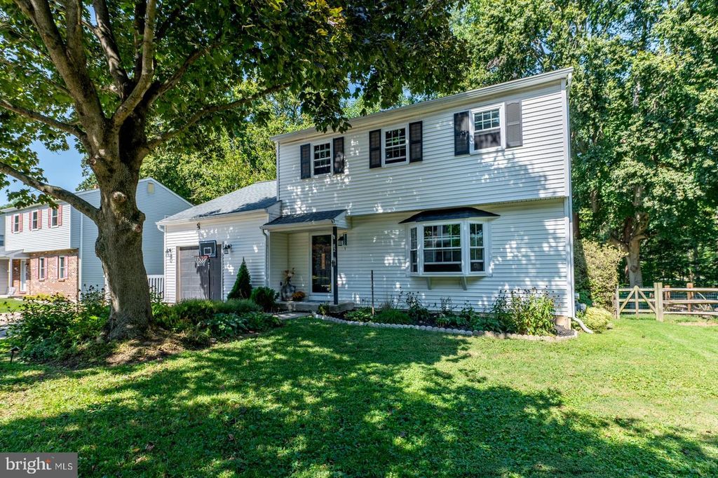 82 WINDING WAY, Upper Chichester, PA 19061