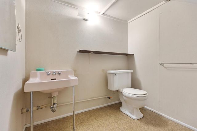 2813 E Allerton AVENUE, Saint Francis, WI 53235