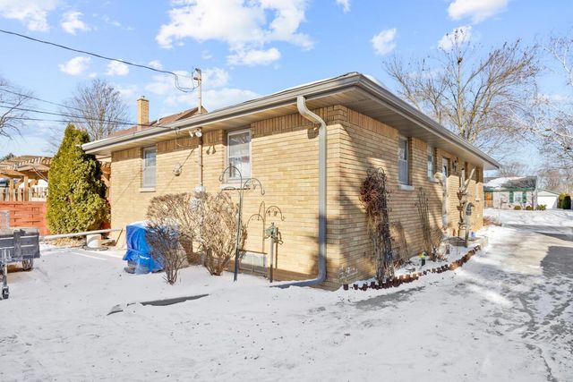 2813 E Allerton AVENUE, Saint Francis, WI 53235