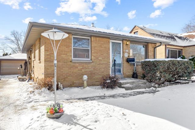 2813 E Allerton AVENUE, Saint Francis, WI 53235