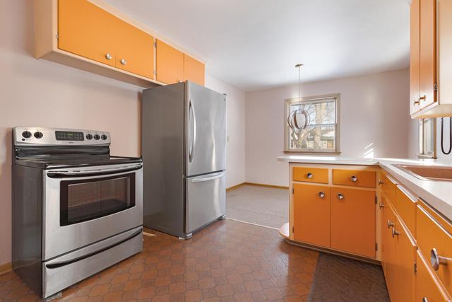 2813 E Allerton AVENUE, Saint Francis, WI 53235