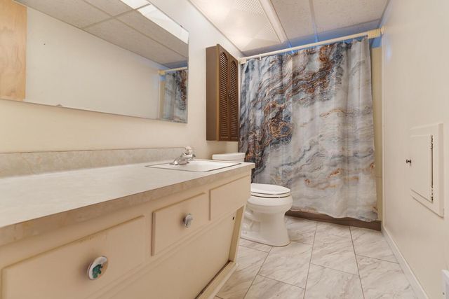 2813 E Allerton AVENUE, Saint Francis, WI 53235