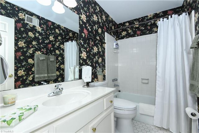 4 Fountain Manor Drive A, Greensboro, NC 27405