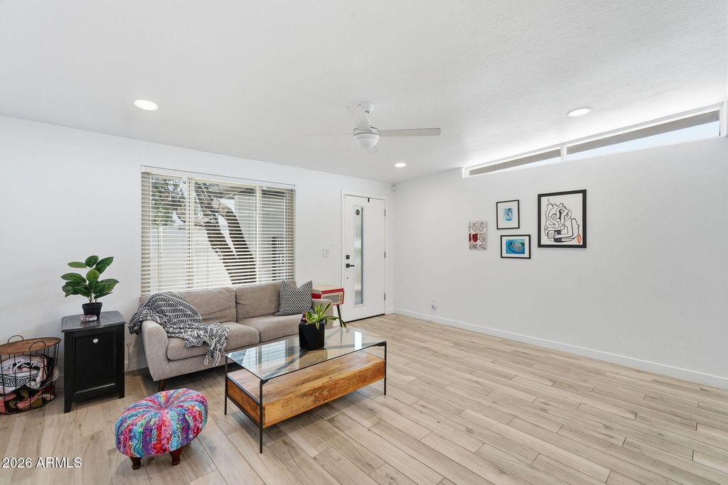 Image 10 of property listing at 6425 E PARKVIEW Drive, Scottsdale, AZ 85257