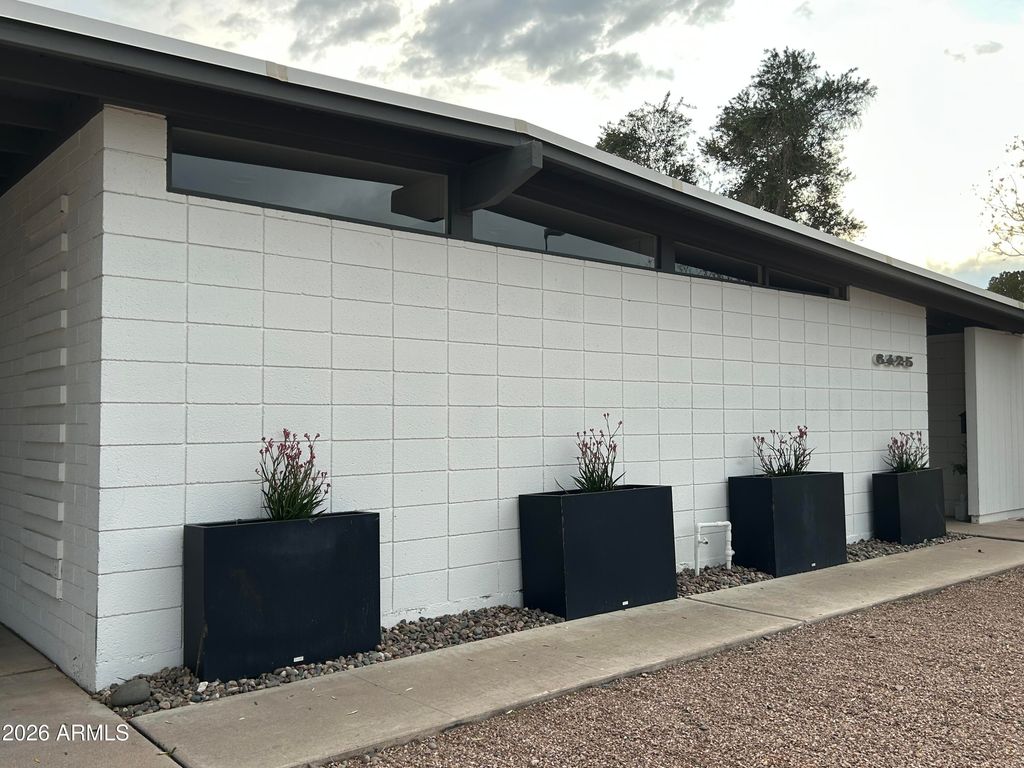 Image 2 of property listing at 6425 E PARKVIEW Drive, Scottsdale, AZ 85257
