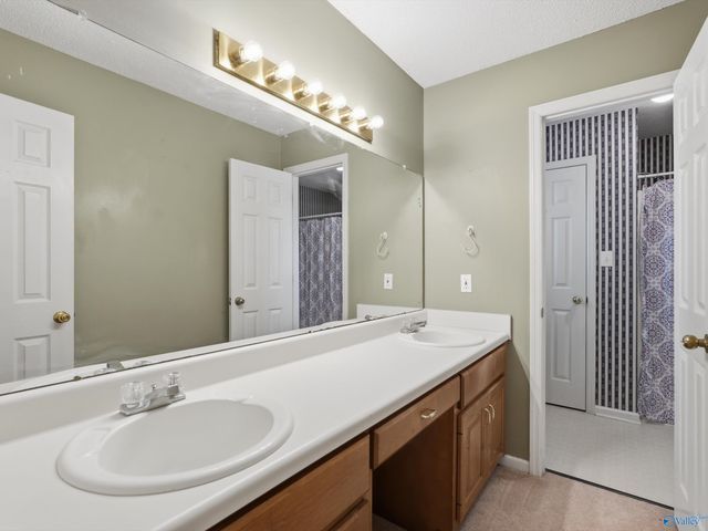110 Golden Oak Drive, Huntsville, AL 35806
