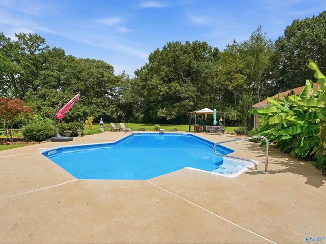 110 Golden Oak Drive, Huntsville, AL 35806