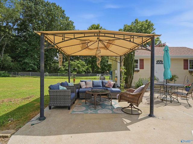 110 Golden Oak Drive, Huntsville, AL 35806