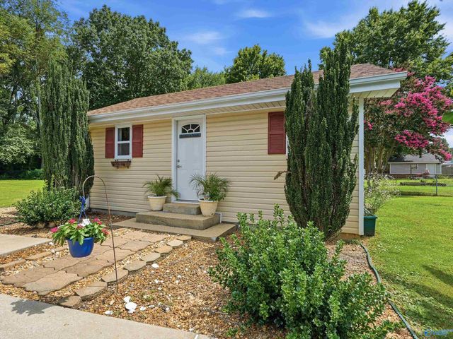 110 Golden Oak Drive, Huntsville, AL 35806
