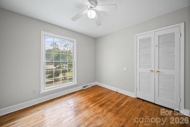 5833 Amity Place, Charlotte, NC 28212