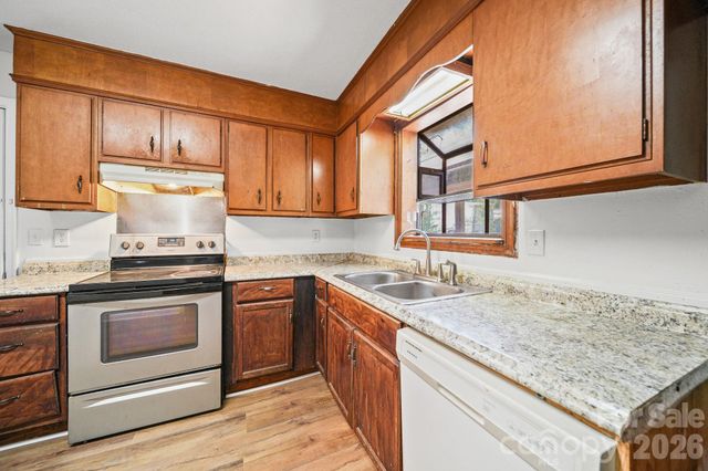 5833 Amity Place, Charlotte, NC 28212