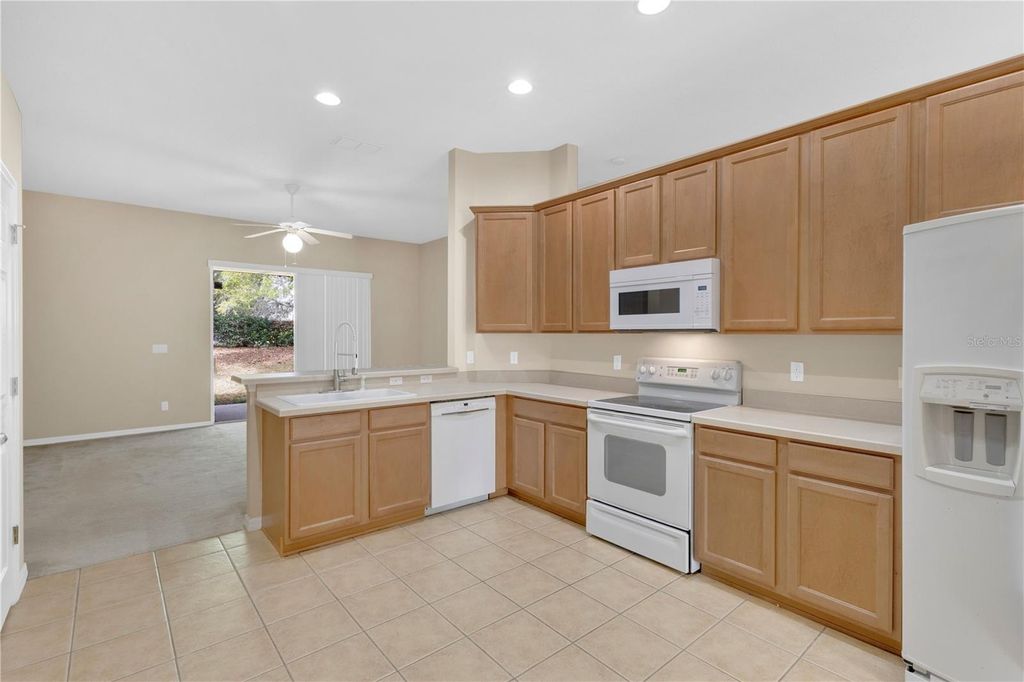 Image 6 of property listing at 9650 BAY PINE LANE, Orlando, FL 32832
