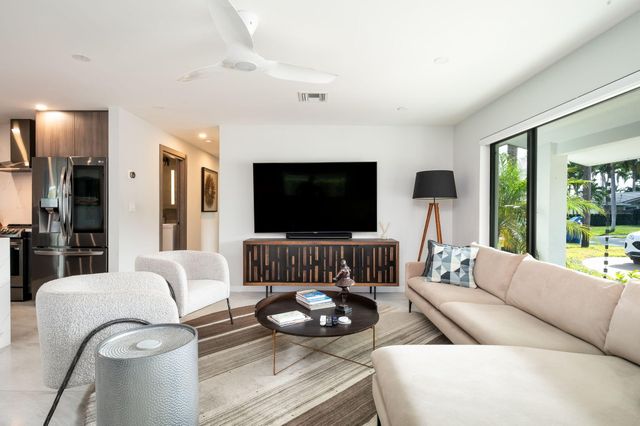 2200 NE 15th Terrace NE, Wilton Manors, FL 33305