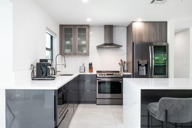 2200 NE 15th Terrace NE, Wilton Manors, FL 33305