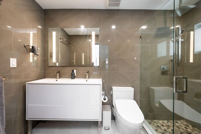 2200 NE 15th Terrace NE, Wilton Manors, FL 33305