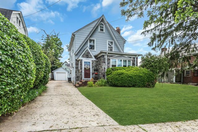 4612 Fayette Place, Great Neck, NY 11020