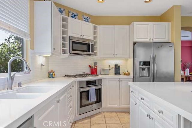 28441 Lobelia, Valencia, CA 91354