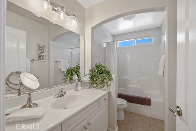 28441 Lobelia, Valencia, CA 91354