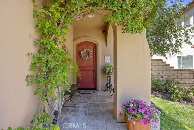 28441 Lobelia, Valencia, CA 91354